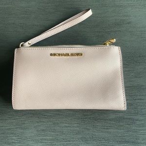 Michael Kors wallet /wristlet
